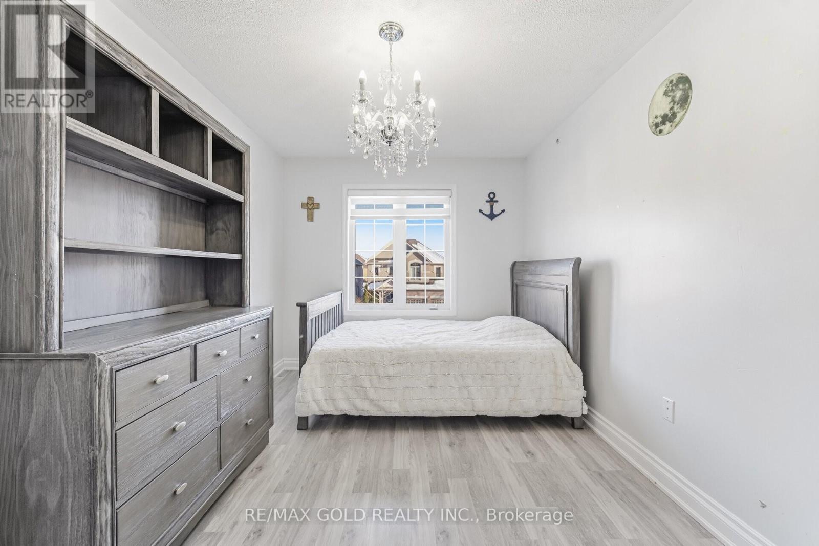 32 Toddville Road, Brampton, Ontario  L6P 3A3 - Photo 12 - W12827018