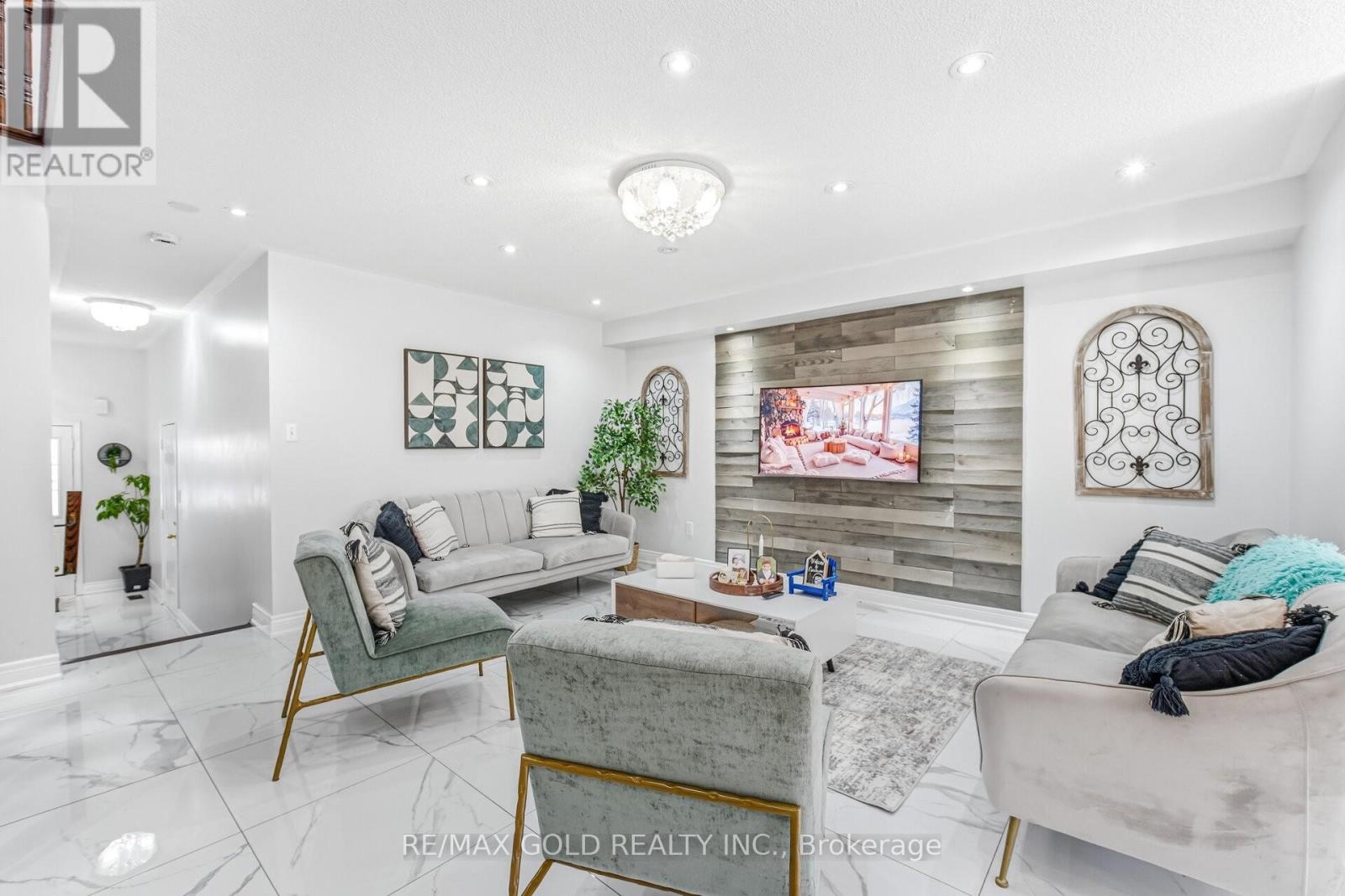 32 Toddville Road, Brampton, Ontario  L6P 3A3 - Photo 3 - W12827018