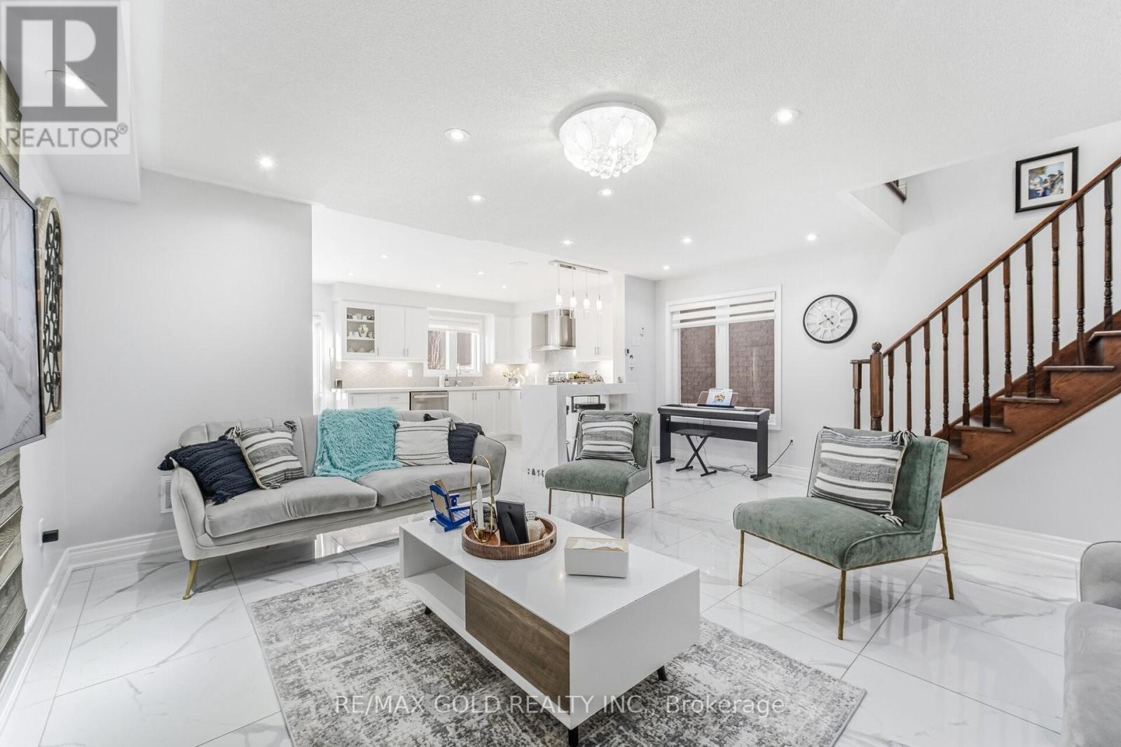 32 Toddville Road, Brampton, Ontario  L6P 3A3 - Photo 4 - W12827018