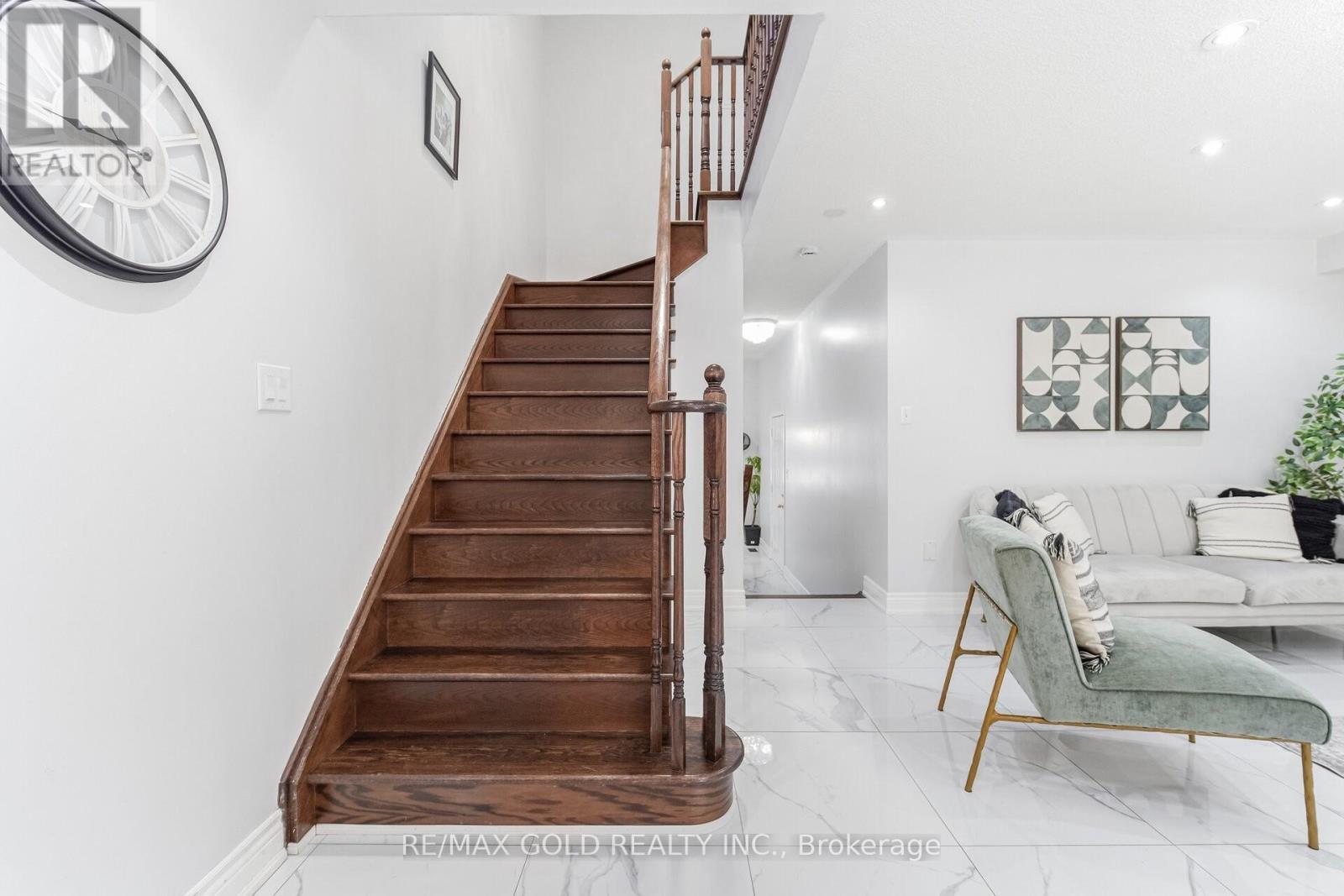 32 Toddville Road, Brampton, Ontario  L6P 3A3 - Photo 8 - W12827018