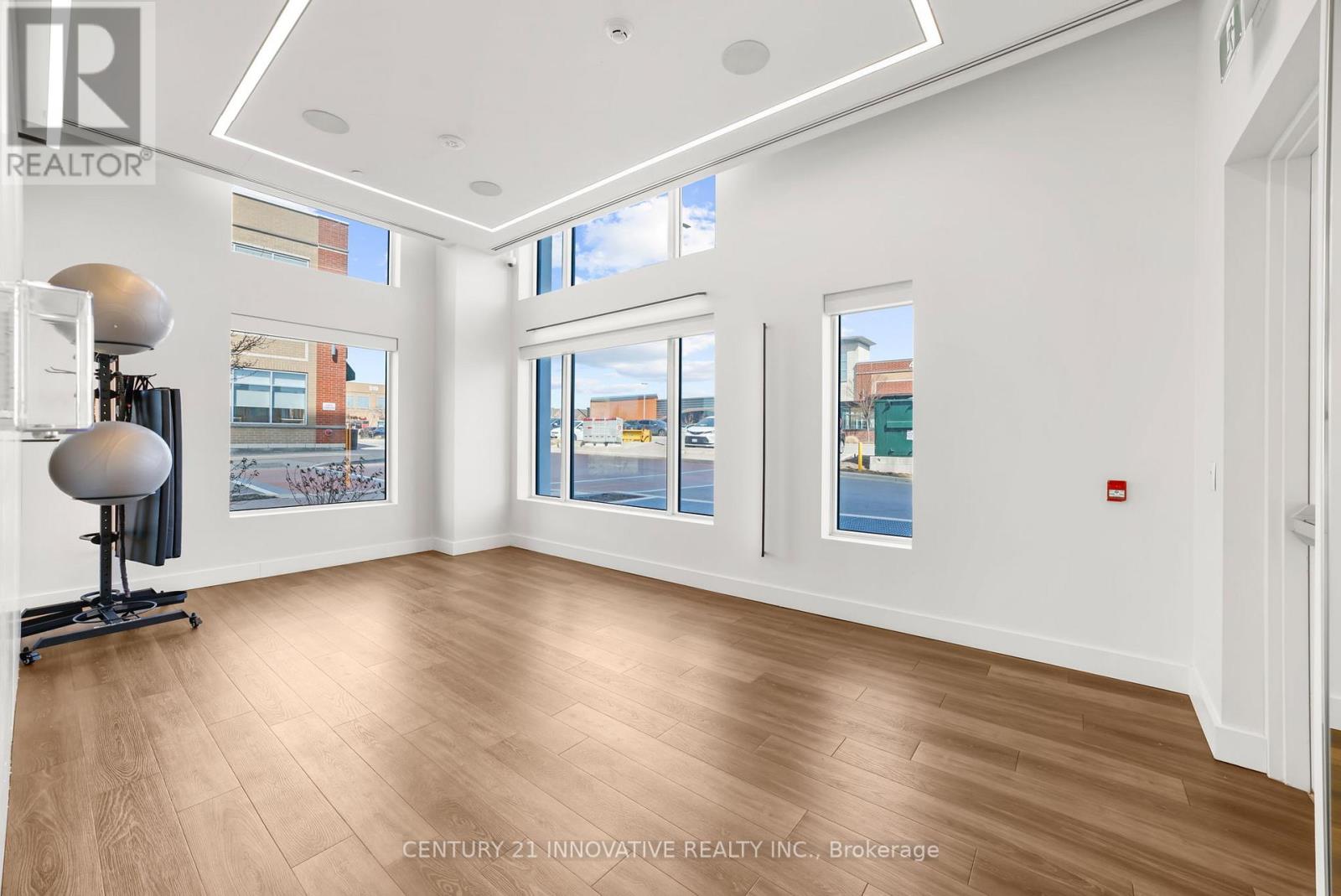 106 - 509 Dundas Street W, Oakville, Ontario L6M 5P4 - Photo 5 - W12827026