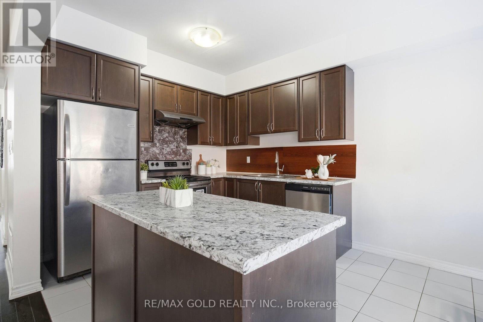 15 Hines Street, Brampton, Ontario  L7A 4X4 - Photo 17 - W12827032