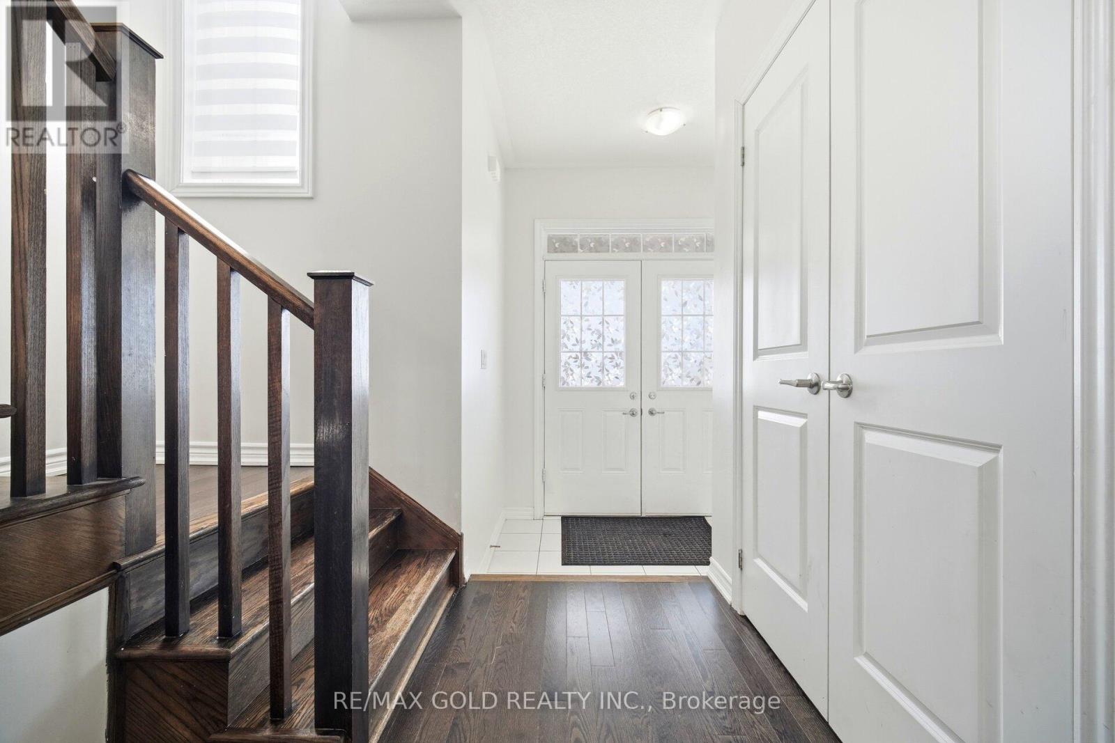 15 Hines Street, Brampton, Ontario  L7A 4X4 - Photo 7 - W12827032