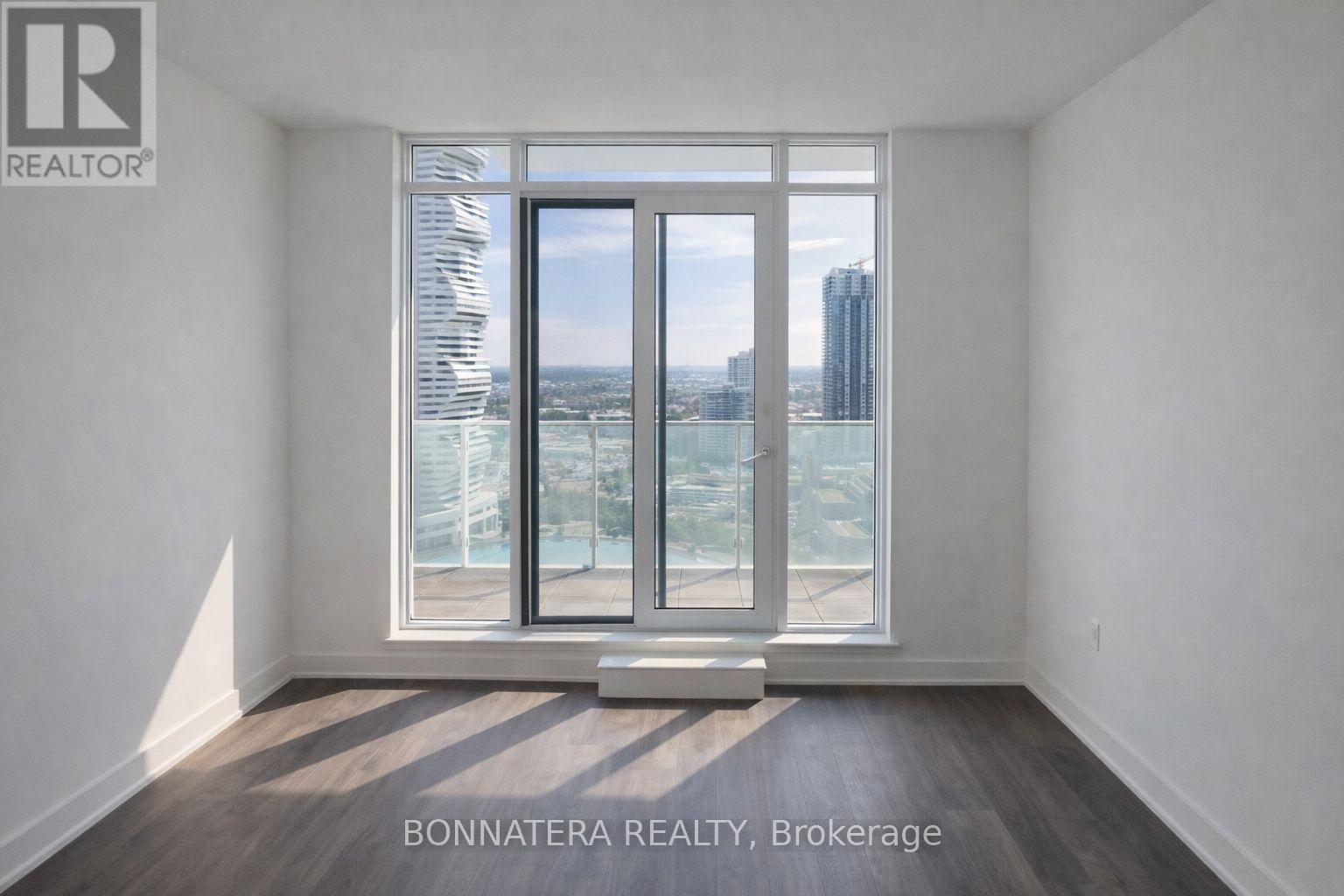 606 - 3900 Confederation Parkway, Mississauga, Ontario  L5B 0M3 - Photo 5 - W12827070