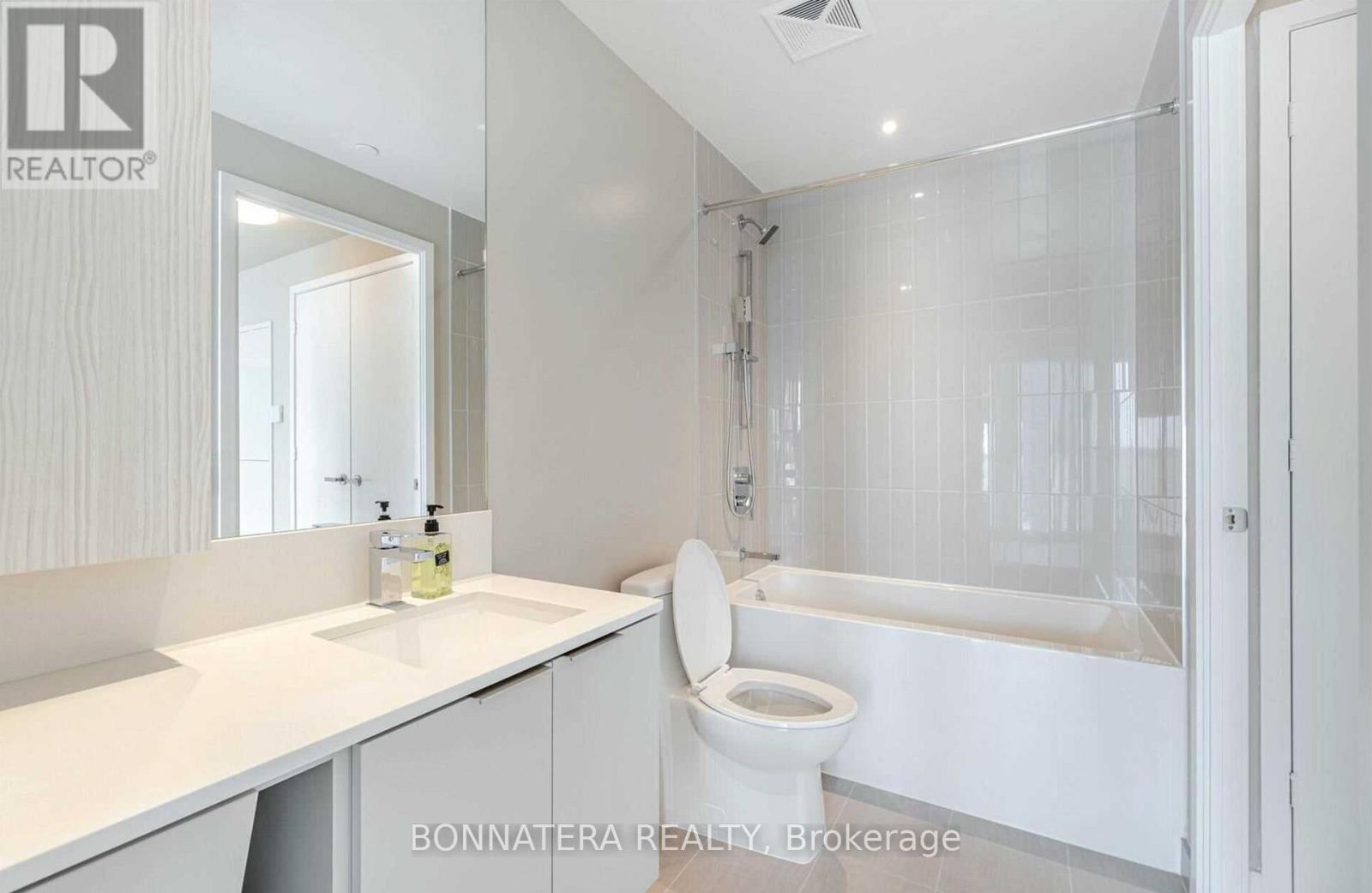 606 - 3900 Confederation Parkway, Mississauga, Ontario  L5B 0M3 - Photo 8 - W12827070