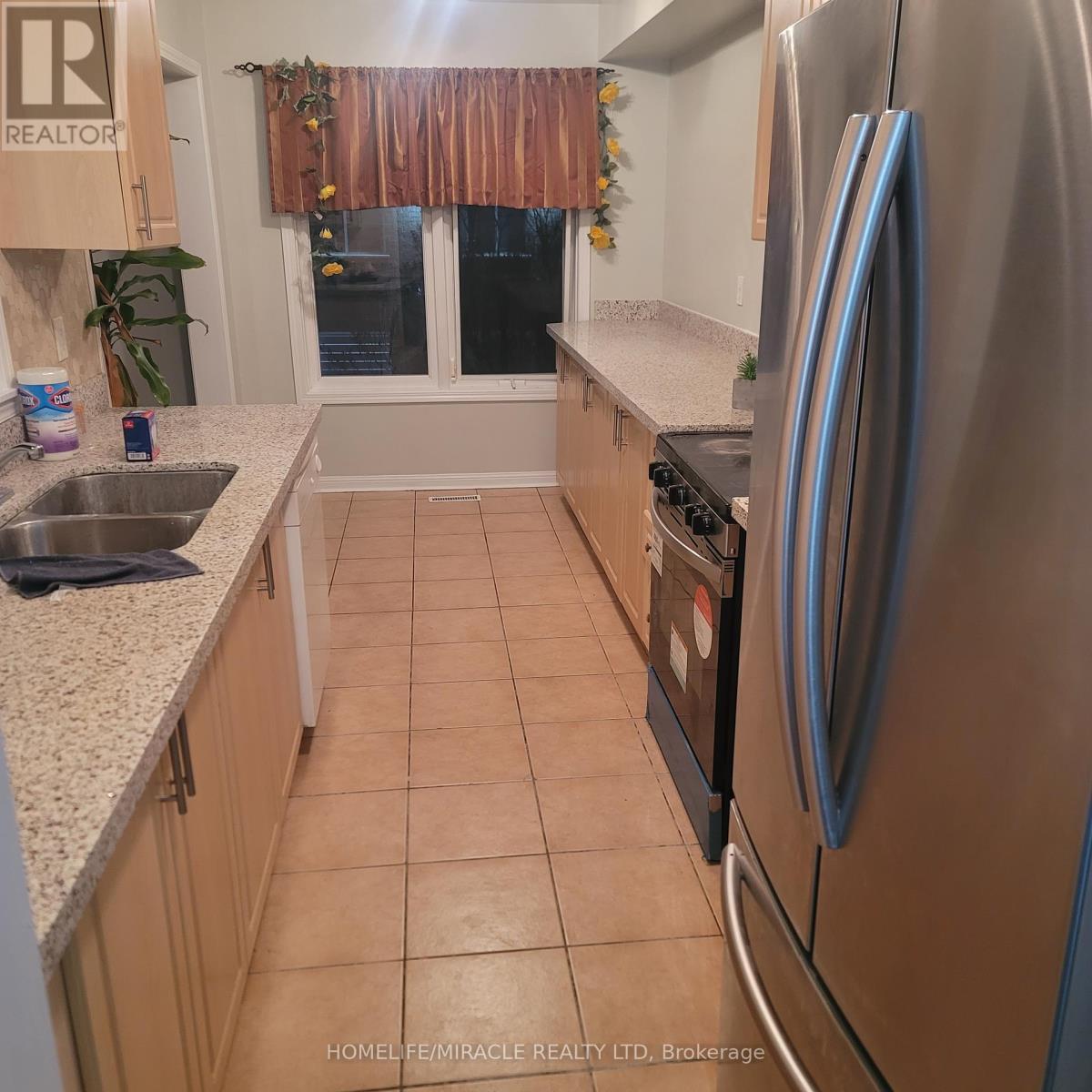 19 - 250 Richvale Drive, Brampton (Heart Lake East), Ontario  L6Z 4W9 - Photo 2 - W12827088