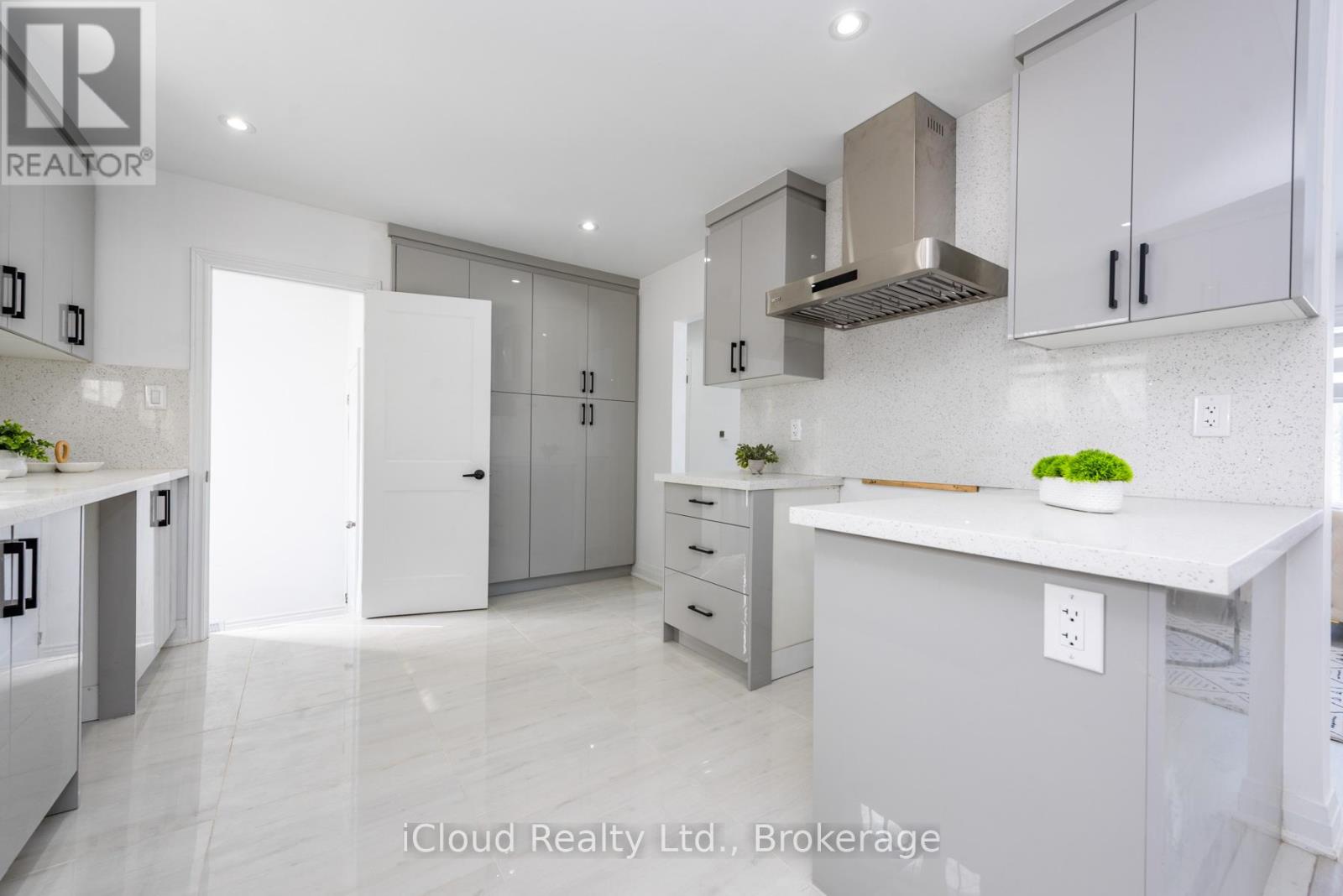 105 Avondale Boulevard, Brampton, Ontario  L6T 1H5 - Photo 18 - W12827120