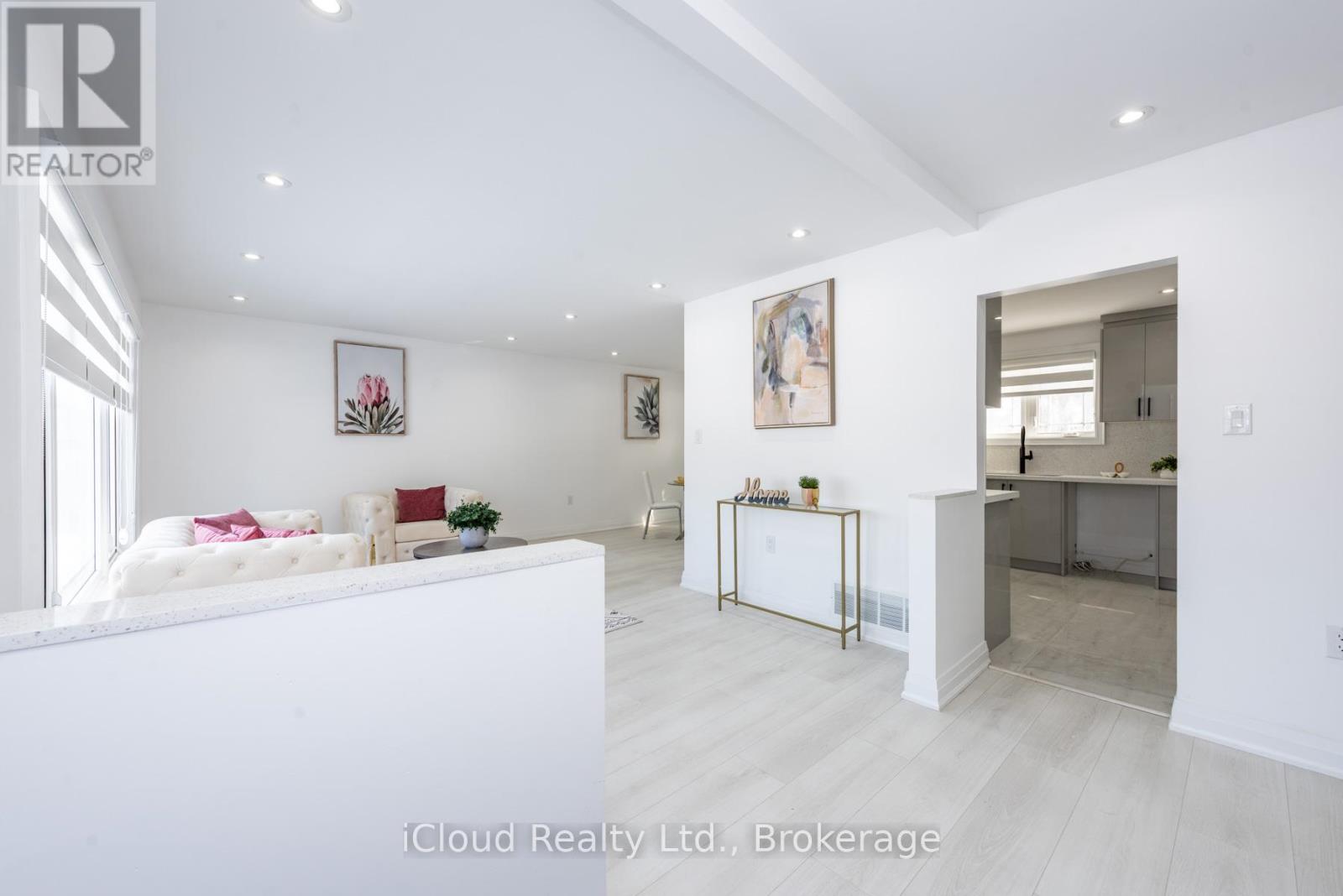 105 Avondale Boulevard, Brampton, Ontario  L6T 1H5 - Photo 4 - W12827120