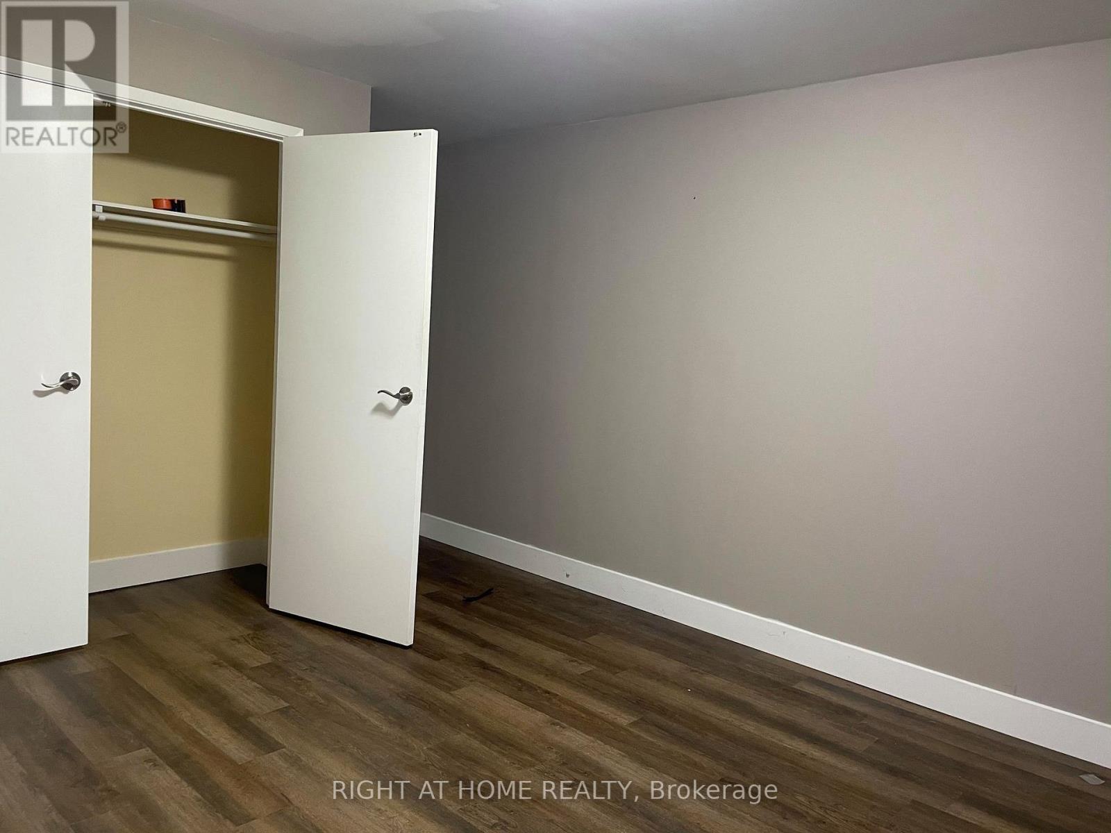 2031 Oxford Avenue, Oakville (Ro River Oaks), Ontario  L6H 7A6 - Photo 6 - W12827122