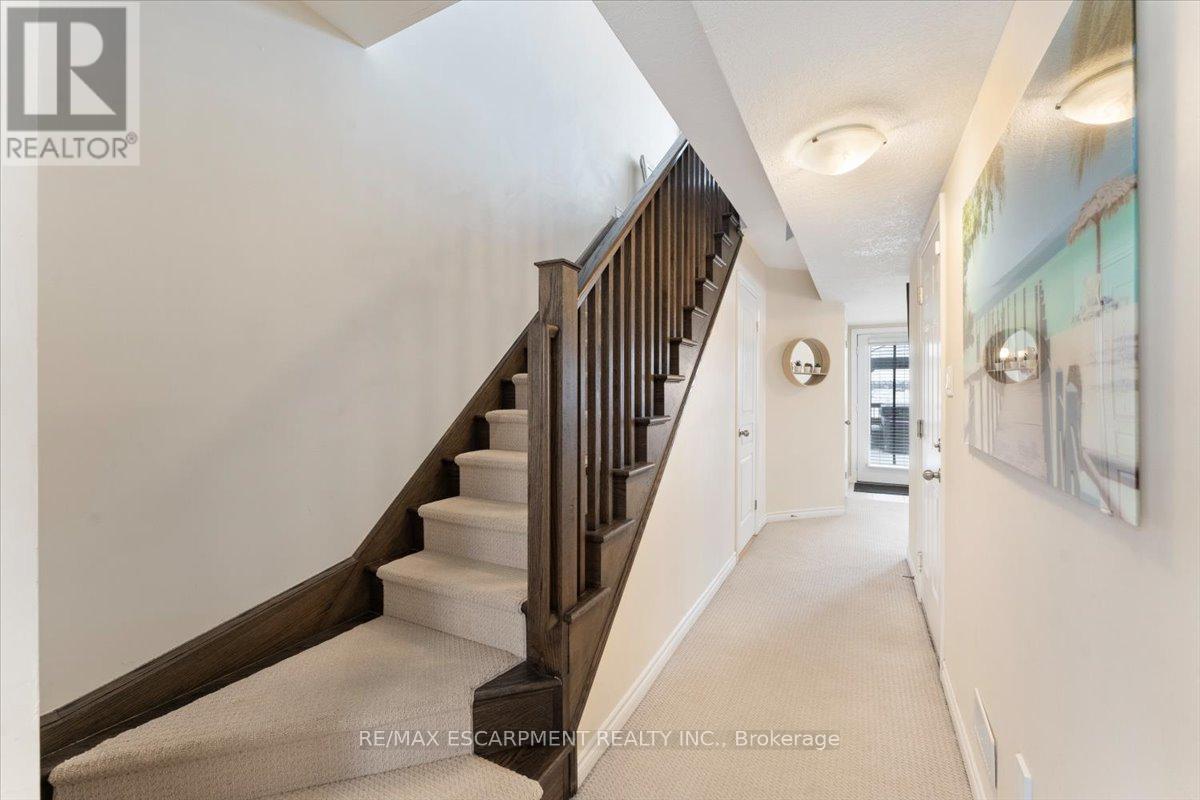 31 Mayland Street, Hamilton, Ontario  L8J 0G4 - Photo 3 - X12826938