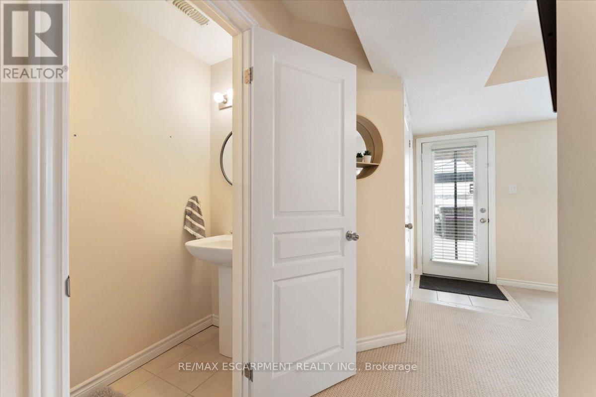 31 Mayland Street, Hamilton, Ontario  L8J 0G4 - Photo 4 - X12826938