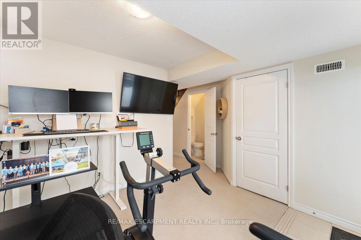 31 Mayland Street, Hamilton, Ontario  L8J 0G4 - Photo 5 - X12826938