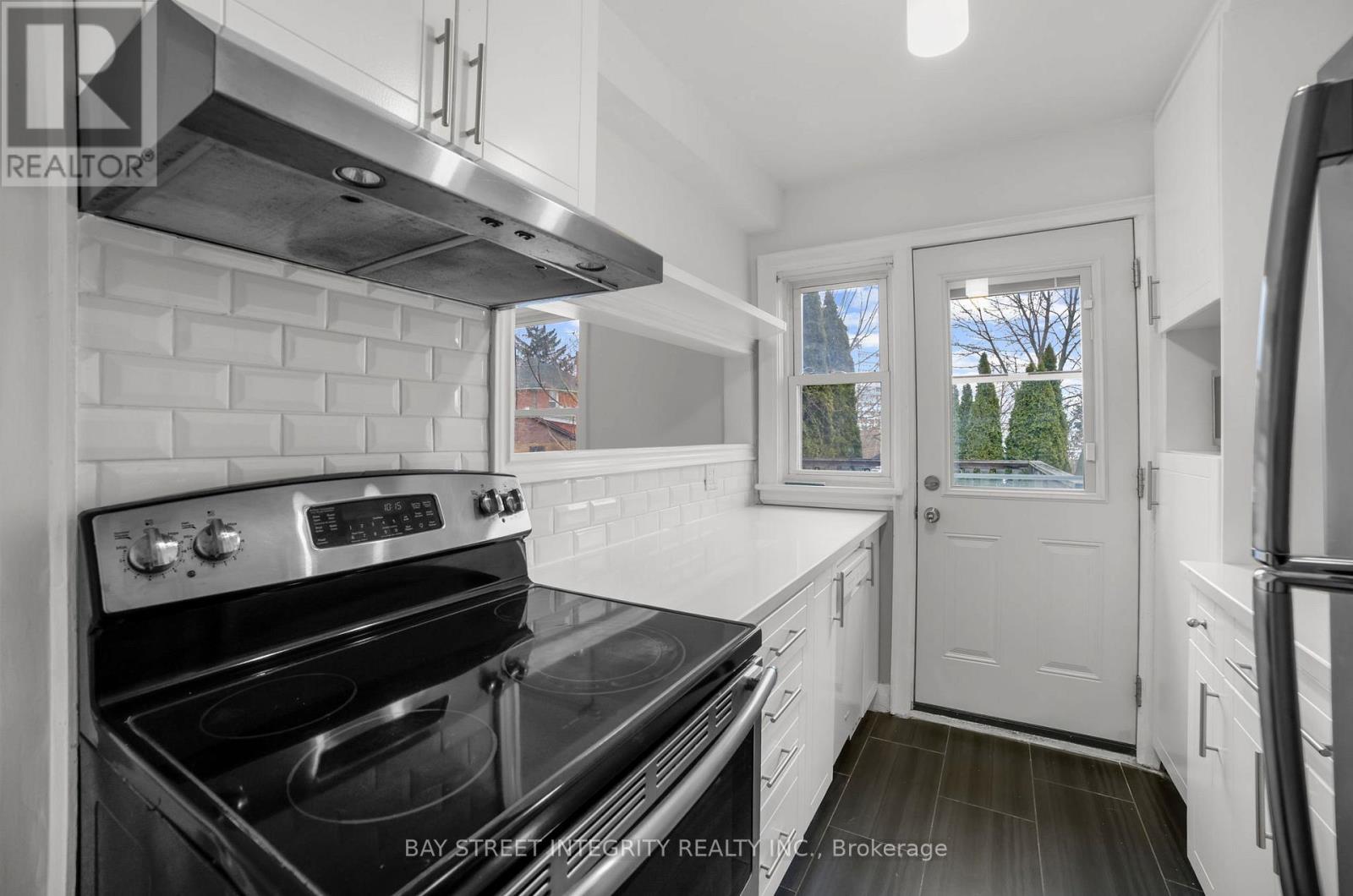 53 Paradise Road S, Hamilton, Ontario  L8S 1S3 - Photo 12 - X12826952