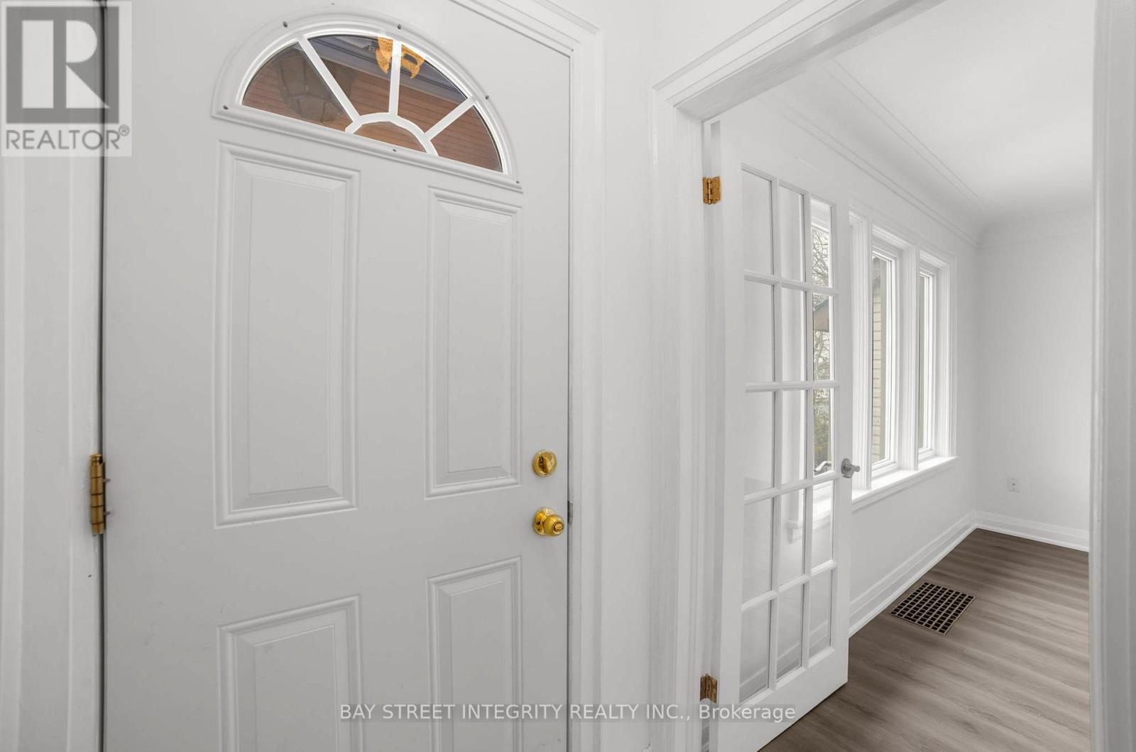 53 Paradise Road S, Hamilton, Ontario  L8S 1S3 - Photo 3 - X12826952