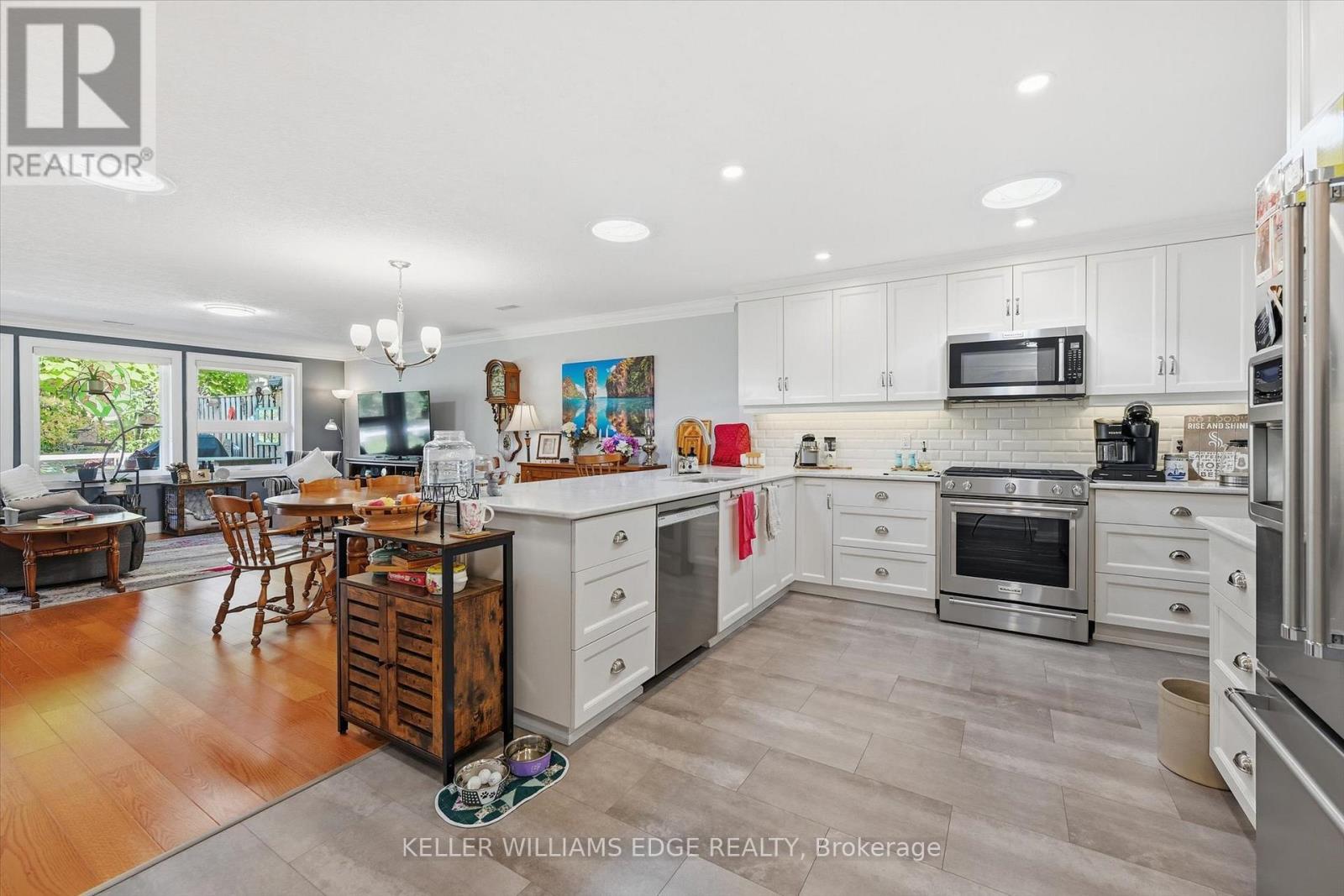 34 Cardinal Mindszenty Boulevard, Hamilton, Ontario  L9B 2M3 - Photo 9 - X12826966