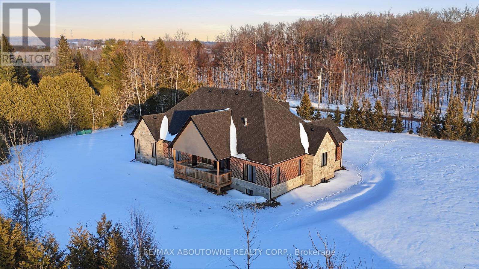 9042 Sideroad 10, Erin, Ontario  L7J 2L8 - Photo 3 - X12826974