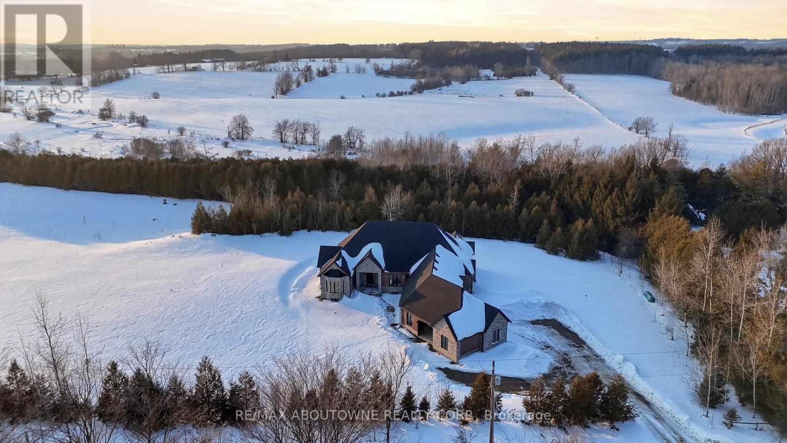 9042 Sideroad 10, Erin, Ontario  L7J 2L8 - Photo 4 - X12826974