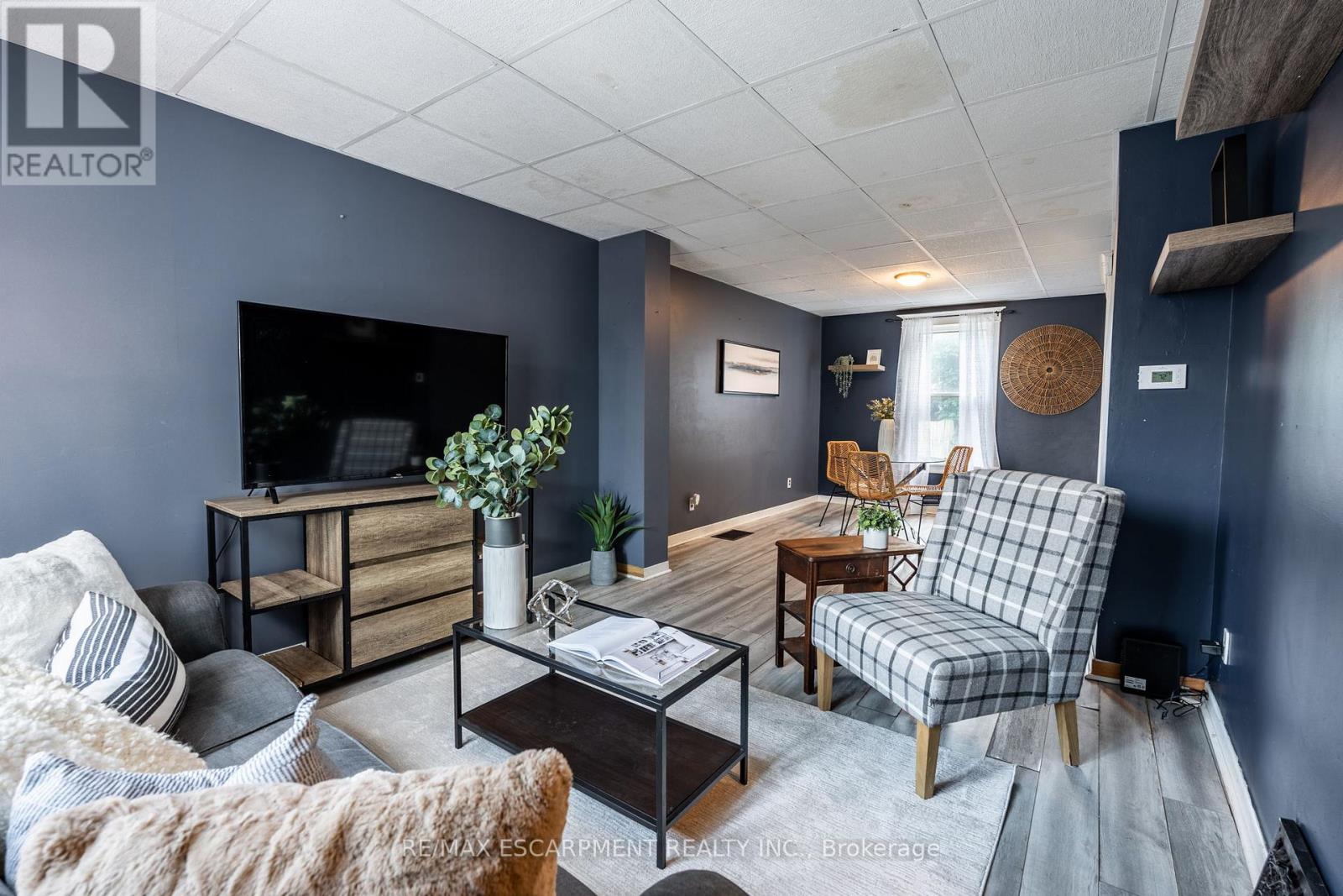 52 Connaught Avenue N, Hamilton, Ontario  L8L 6Y8 - Photo 2 - X12827060