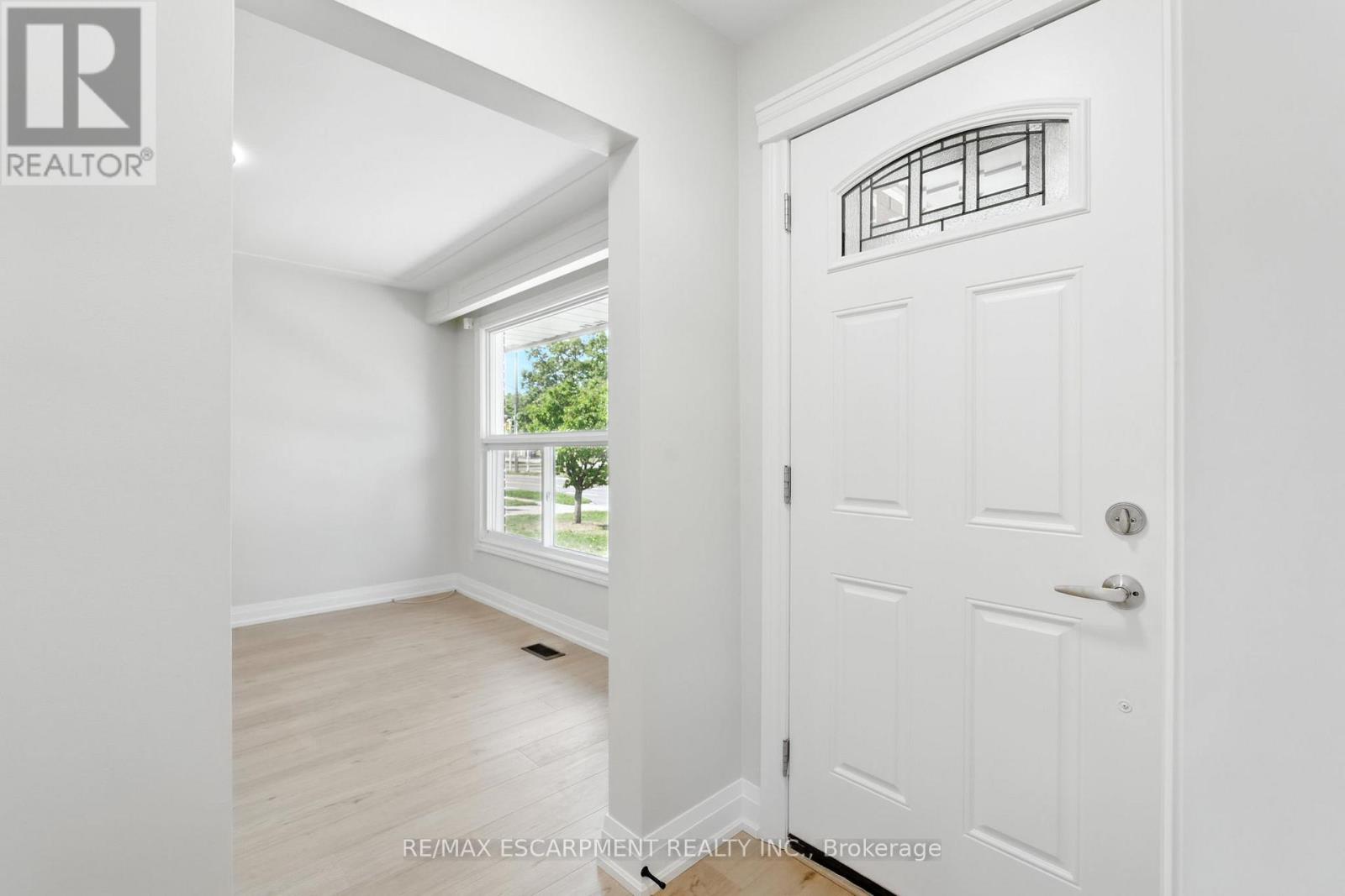 929 Upper Ottawa Street, Hamilton, Ontario  L8T 3V6 - Photo 3 - X12827096