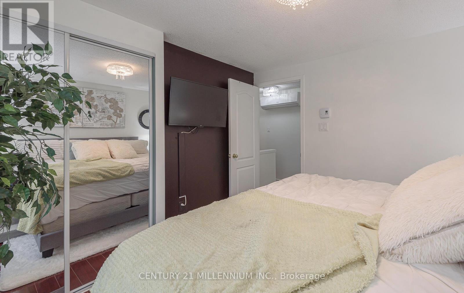 4 Heatherside Court, Brampton, Ontario  L6S 1N9 - Photo 17 - W12804026