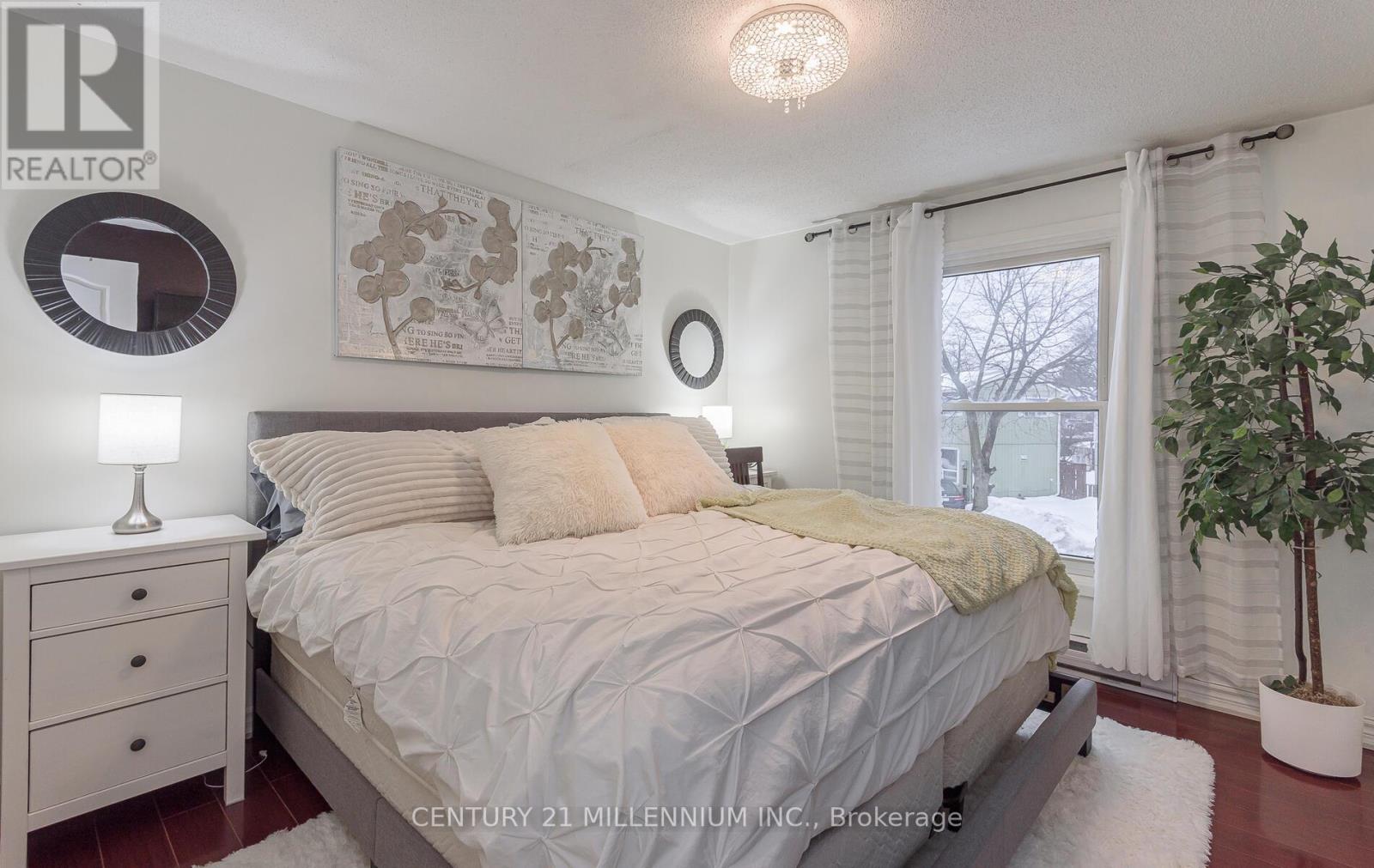 4 Heatherside Court, Brampton, Ontario  L6S 1N9 - Photo 5 - W12804026