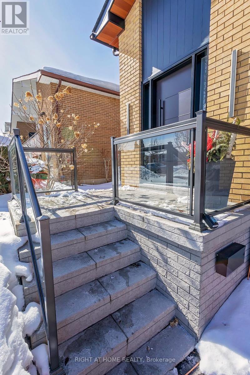 2814 Windjammer Road, Mississauga, Ontario  L5L 1T7 - Photo 4 - W12826670