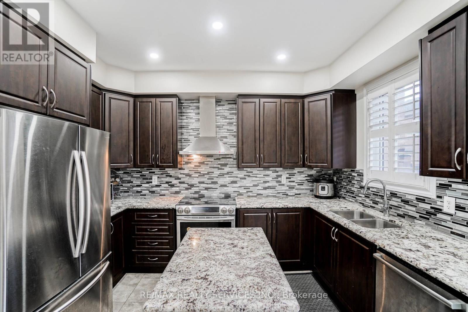 49 Sea Drifter Crescent, Brampton (Bram East), Ontario  L6P 4B1 - Photo 15 - W12826860