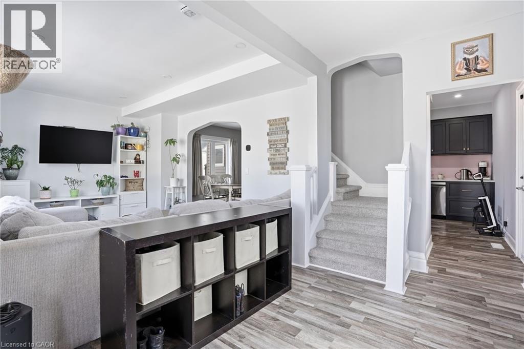 31 Spencer Street, Welland, Ontario  L3B 3W1 - Photo 4 - 40807843