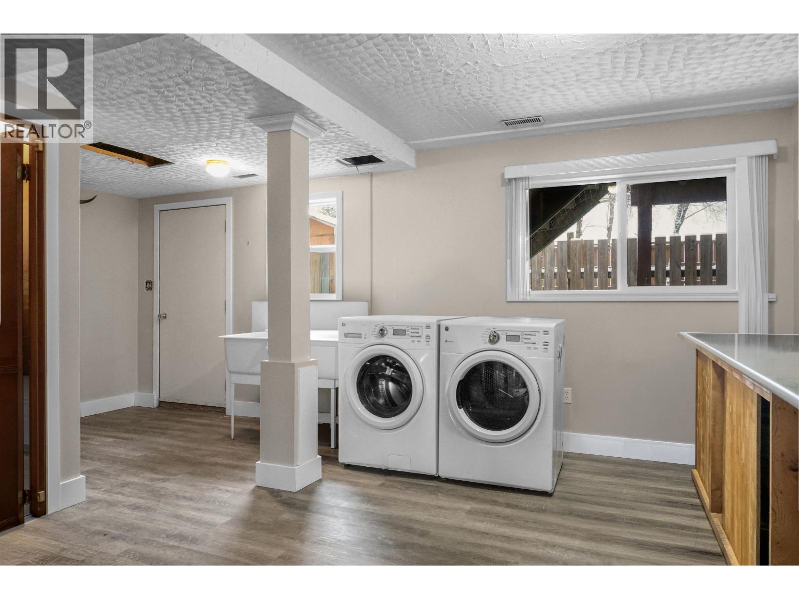 32 Smith Street, Kitimat, British Columbia  V8C 2L6 - Photo 18 - R3093833