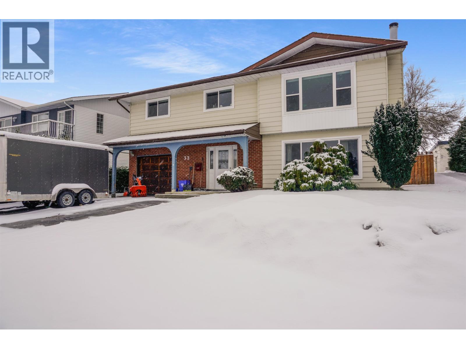 32 Smith Street, Kitimat, British Columbia  V8C 2L6 - Photo 1 - R3093833