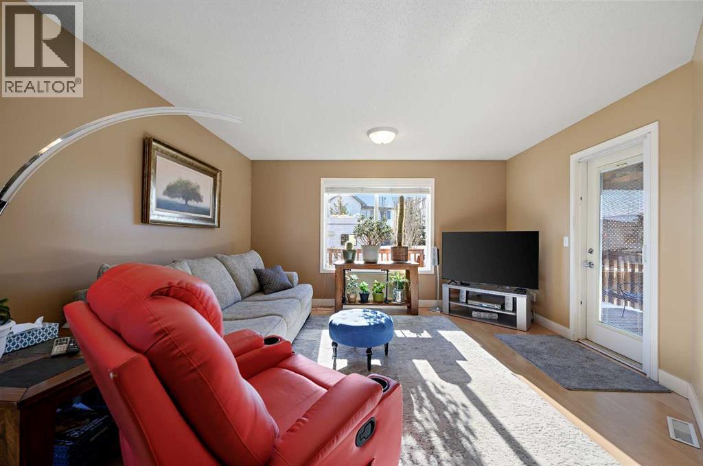 162 West Creek Bay, Chestermere, Alberta  T1X 1K7 - Photo 9 - A2288885