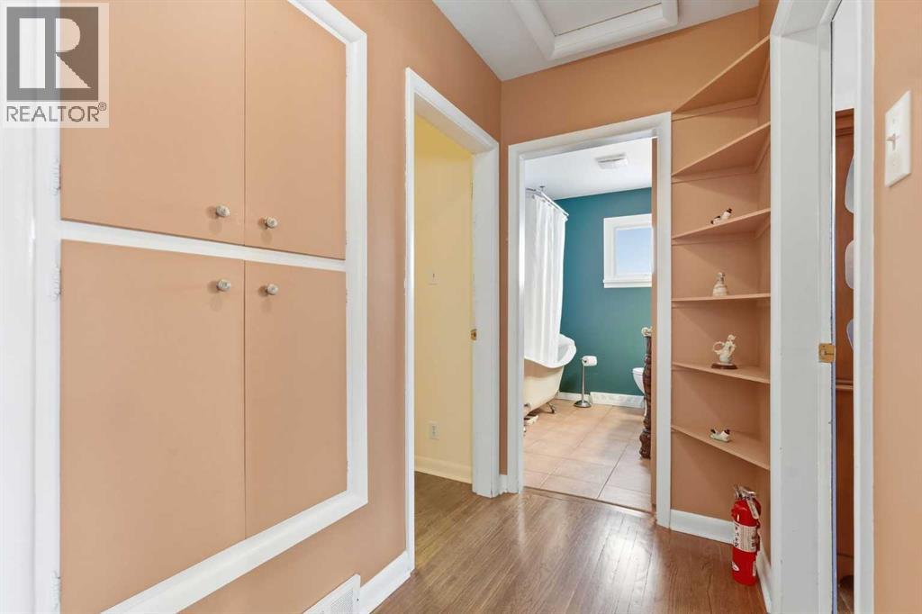 3 Hartford Place Nw, Calgary, Alberta  T2K 2A7 - Photo 12 - A2289161