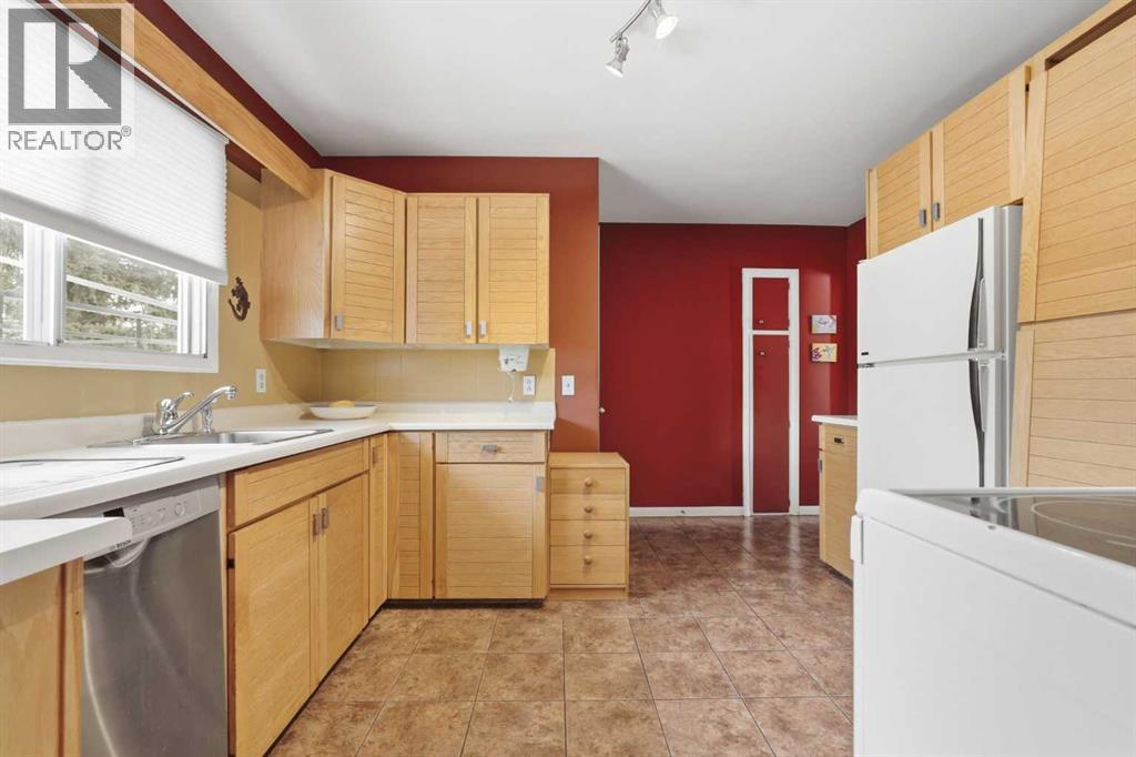 3 Hartford Place Nw, Calgary, Alberta  T2K 2A7 - Photo 10 - A2289161