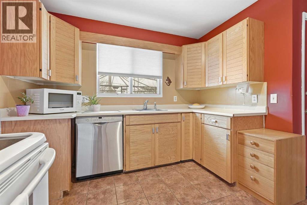 3 Hartford Place Nw, Calgary, Alberta  T2K 2A7 - Photo 11 - A2289161