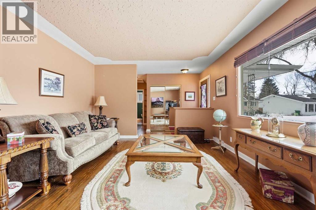 3 Hartford Place Nw, Calgary, Alberta  T2K 2A7 - Photo 6 - A2289161