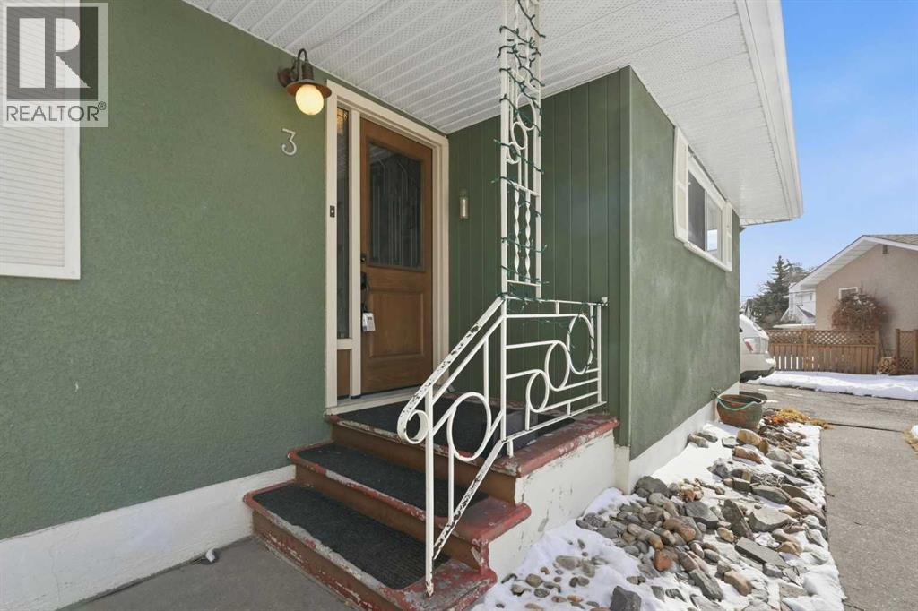 3 Hartford Place Nw, Calgary, Alberta  T2K 2A7 - Photo 3 - A2289161