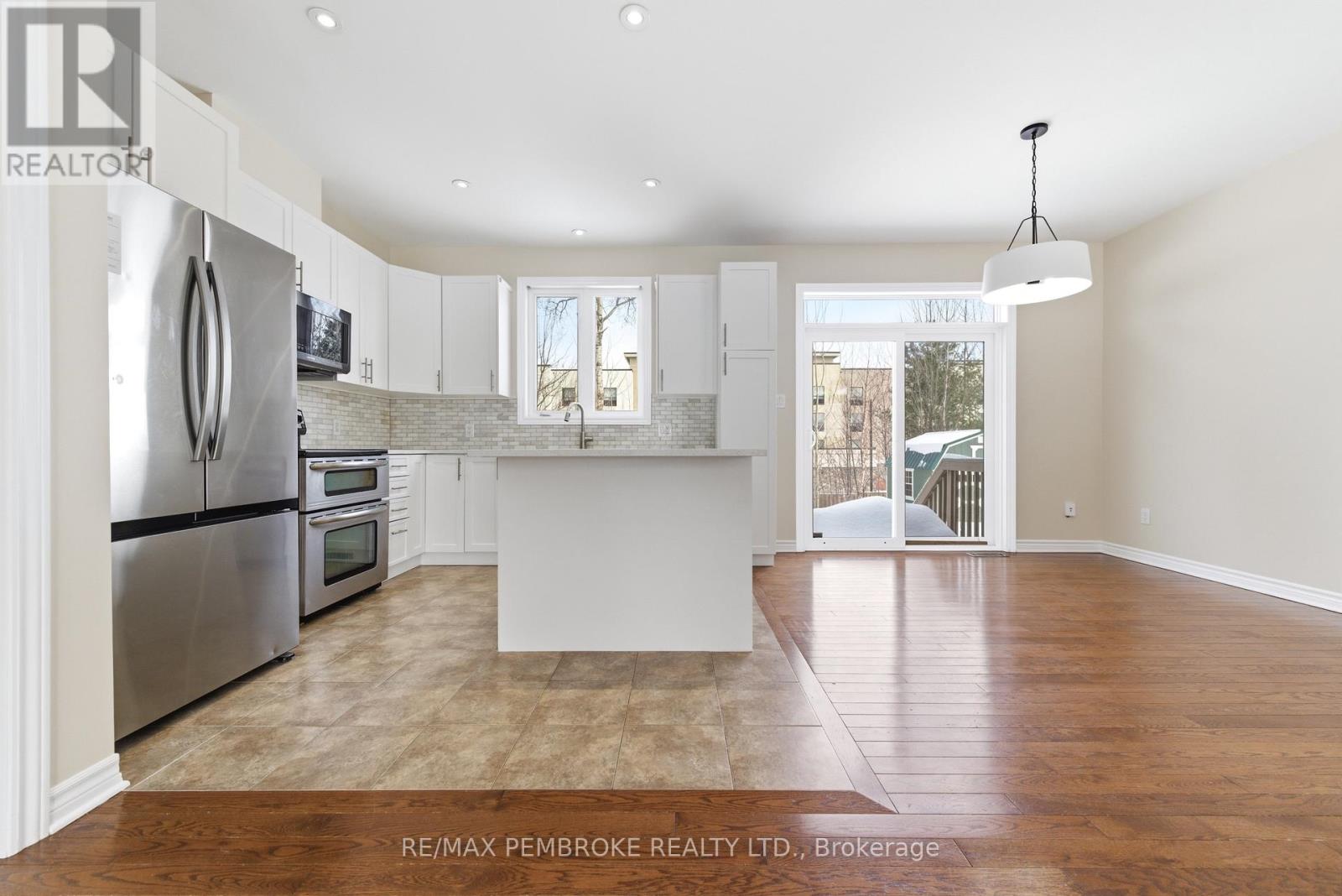 1005 Butler Boulevard, Petawawa, Ontario  K8H 0C2 - Photo 11 - X12827168