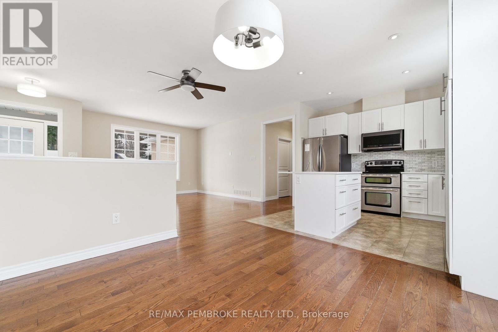 1005 Butler Boulevard, Petawawa, Ontario  K8H 0C2 - Photo 12 - X12827168