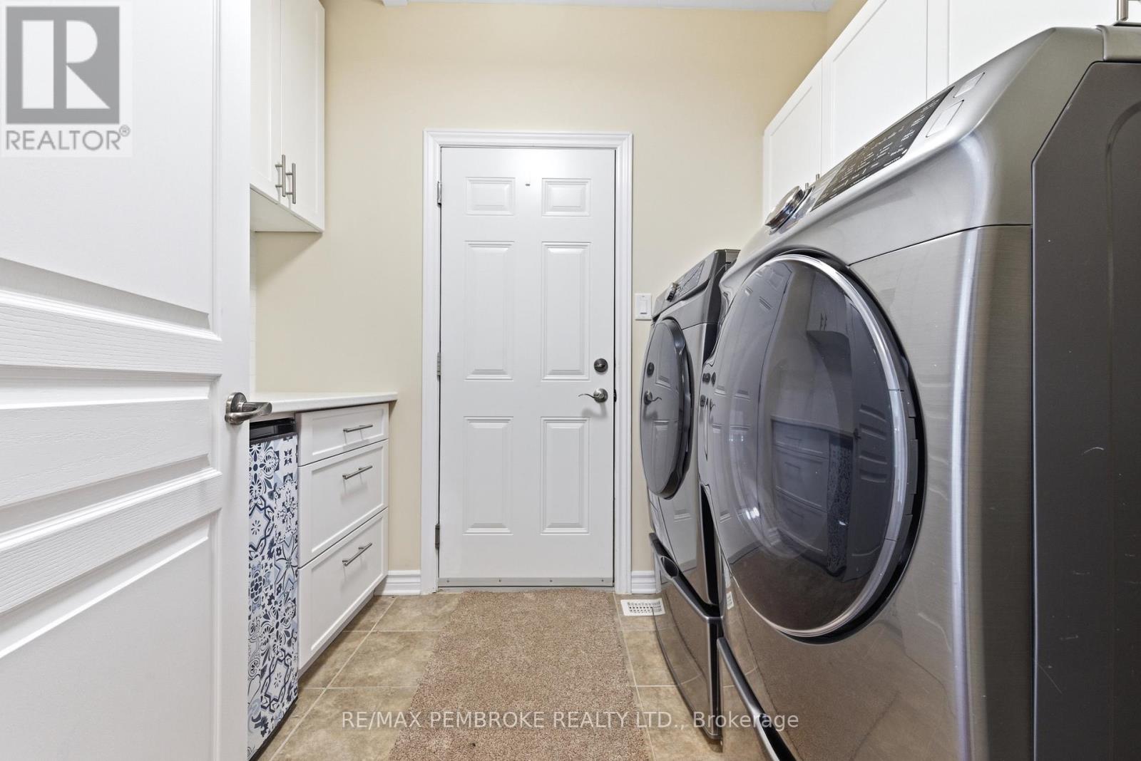 1005 Butler Boulevard, Petawawa, Ontario  K8H 0C2 - Photo 13 - X12827168