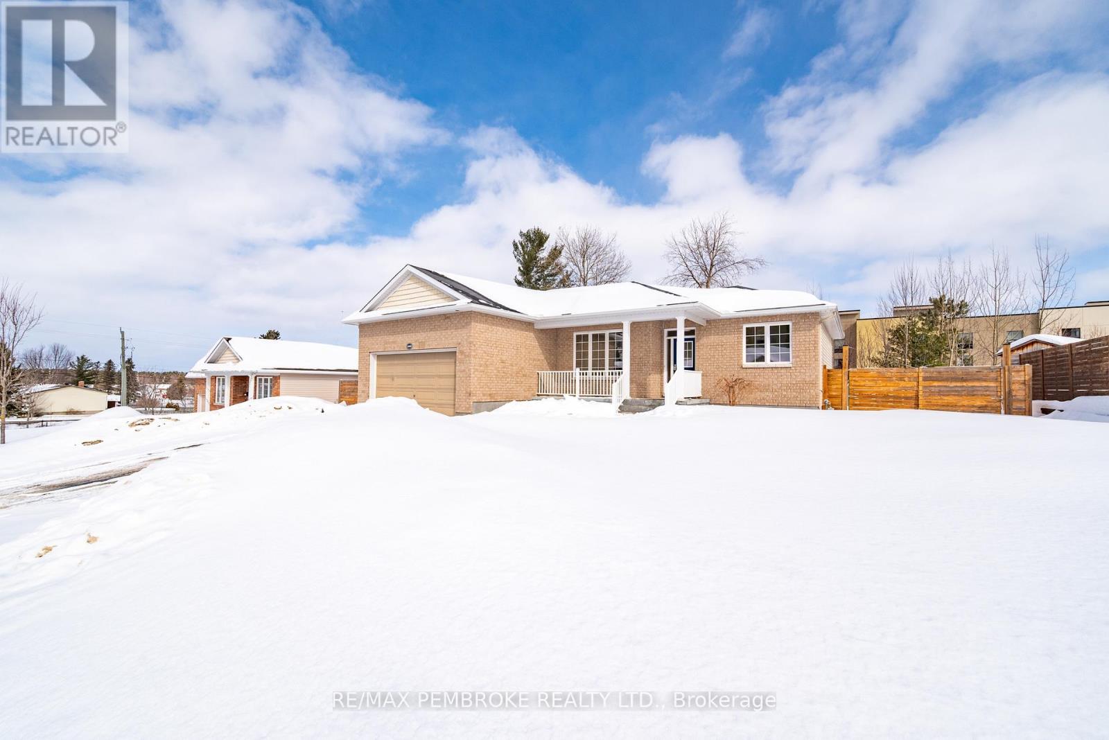 1005 Butler Boulevard, Petawawa, Ontario  K8H 0C2 - Photo 2 - X12827168