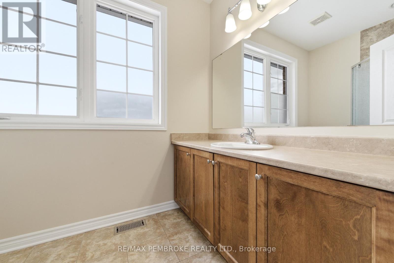 1005 Butler Boulevard, Petawawa, Ontario  K8H 0C2 - Photo 20 - X12827168