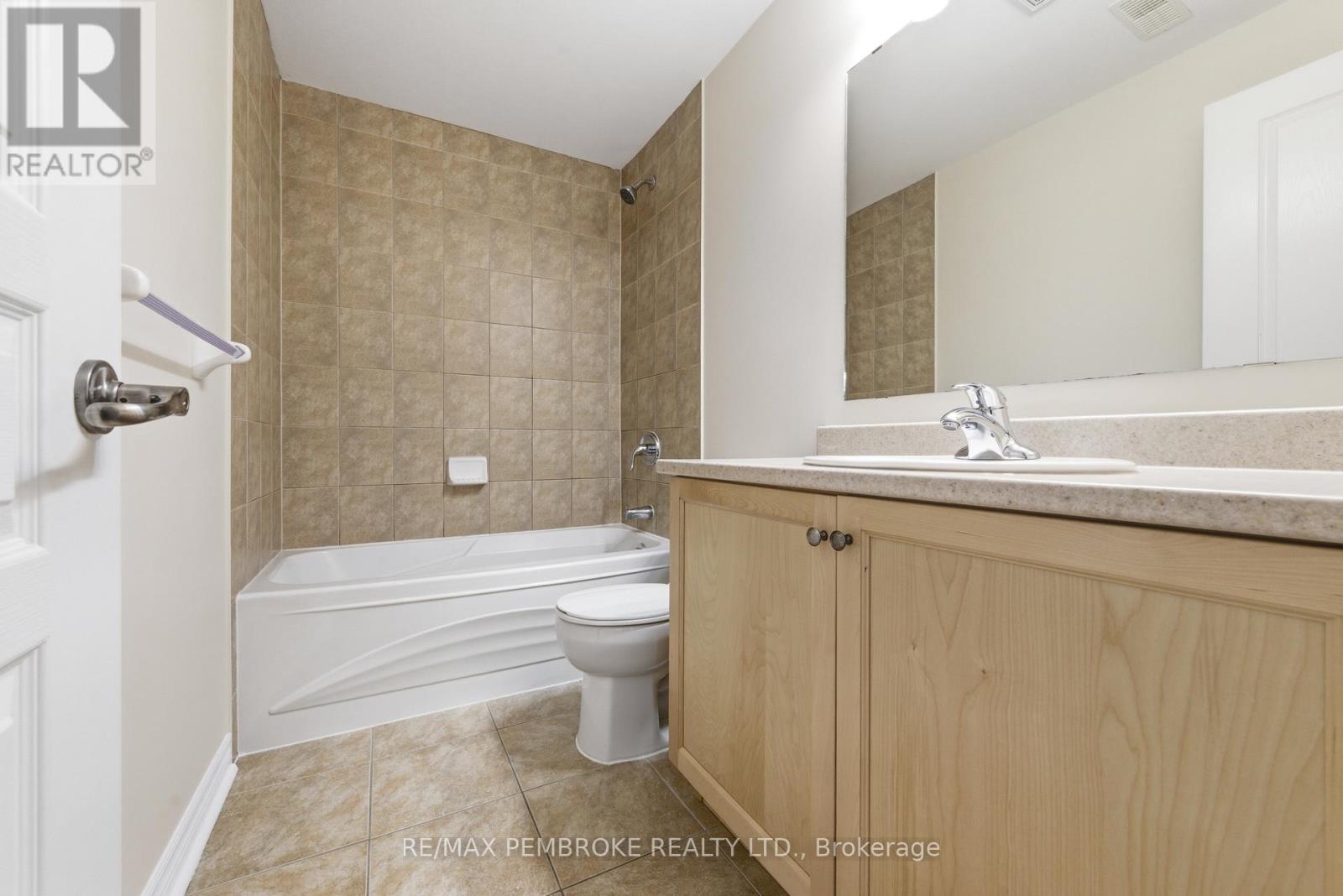 1005 Butler Boulevard, Petawawa, Ontario  K8H 0C2 - Photo 24 - X12827168