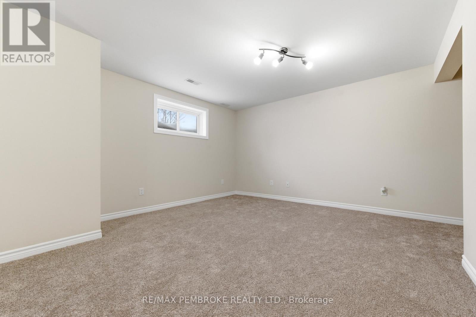 1005 Butler Boulevard, Petawawa, Ontario  K8H 0C2 - Photo 27 - X12827168