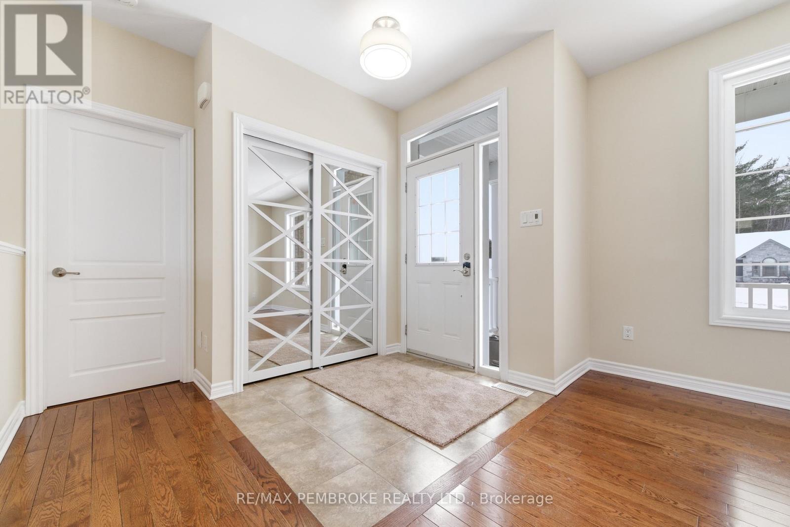 1005 Butler Boulevard, Petawawa, Ontario  K8H 0C2 - Photo 3 - X12827168