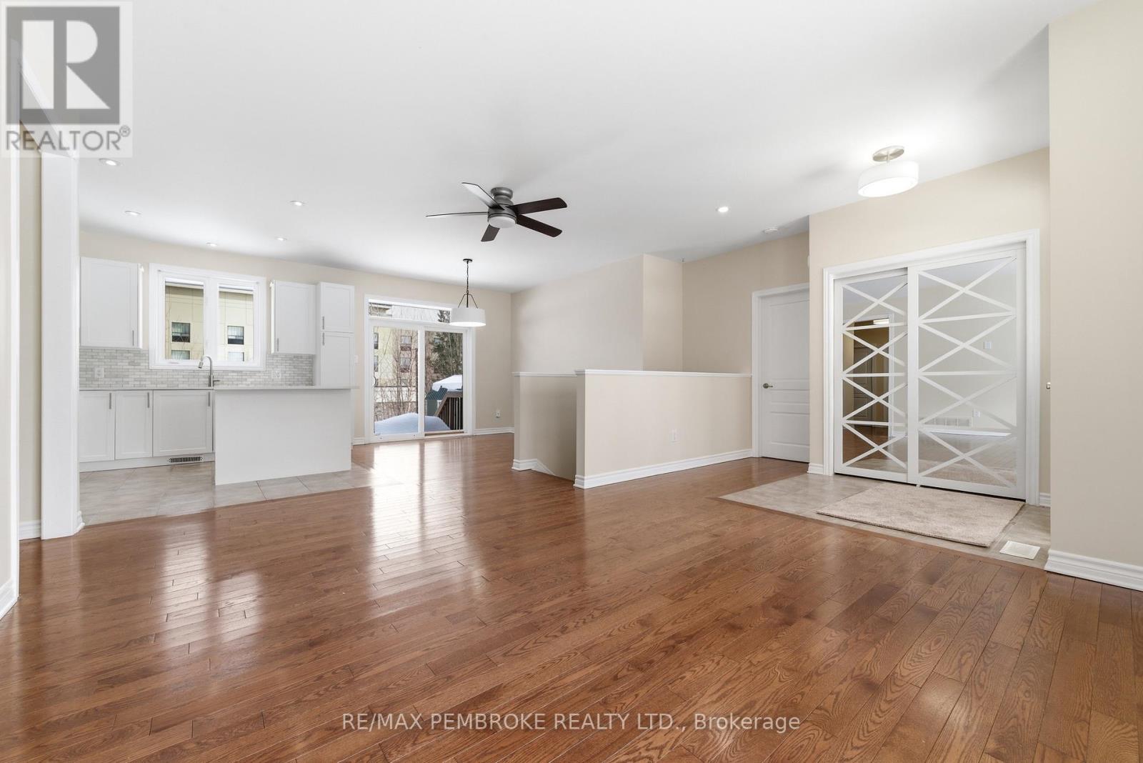 1005 Butler Boulevard, Petawawa, Ontario  K8H 0C2 - Photo 7 - X12827168