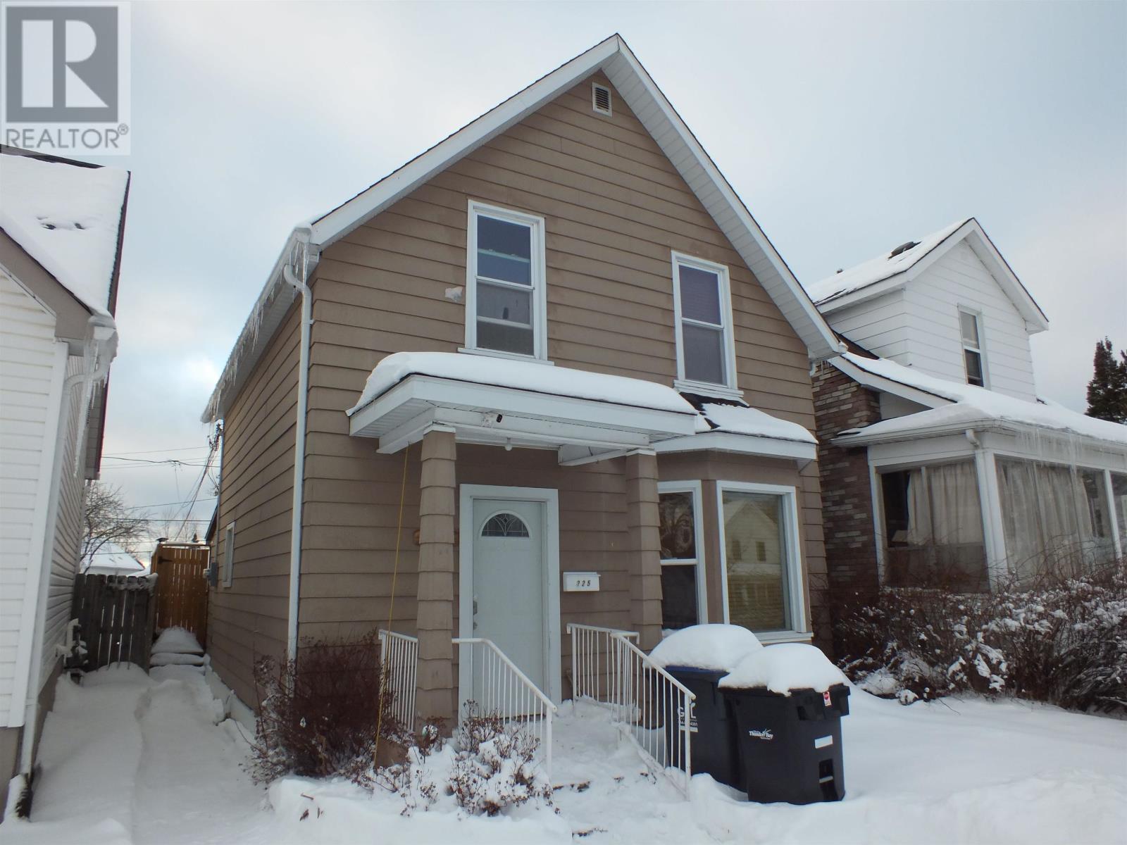 225 Balmoral ST, thunder bay, Ontario