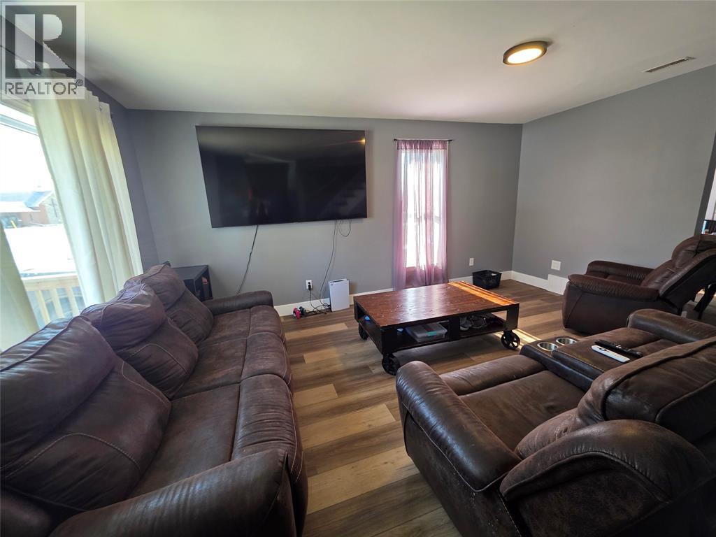 2565 Elizabeth Street, Oil Springs, Ontario  N0N 1P0 - Photo 6 - 25031658