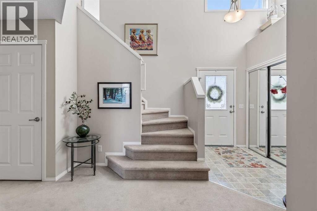 10 Cougar Ridge Bay Sw, Calgary, Alberta  T3H 4X6 - Photo 4 - A2288492