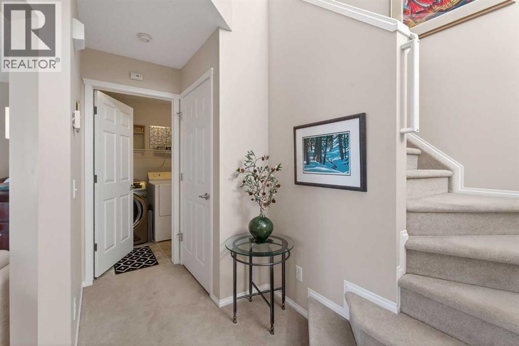 10 Cougar Ridge Bay Sw, Calgary, Alberta  T3H 4X6 - Photo 5 - A2288492