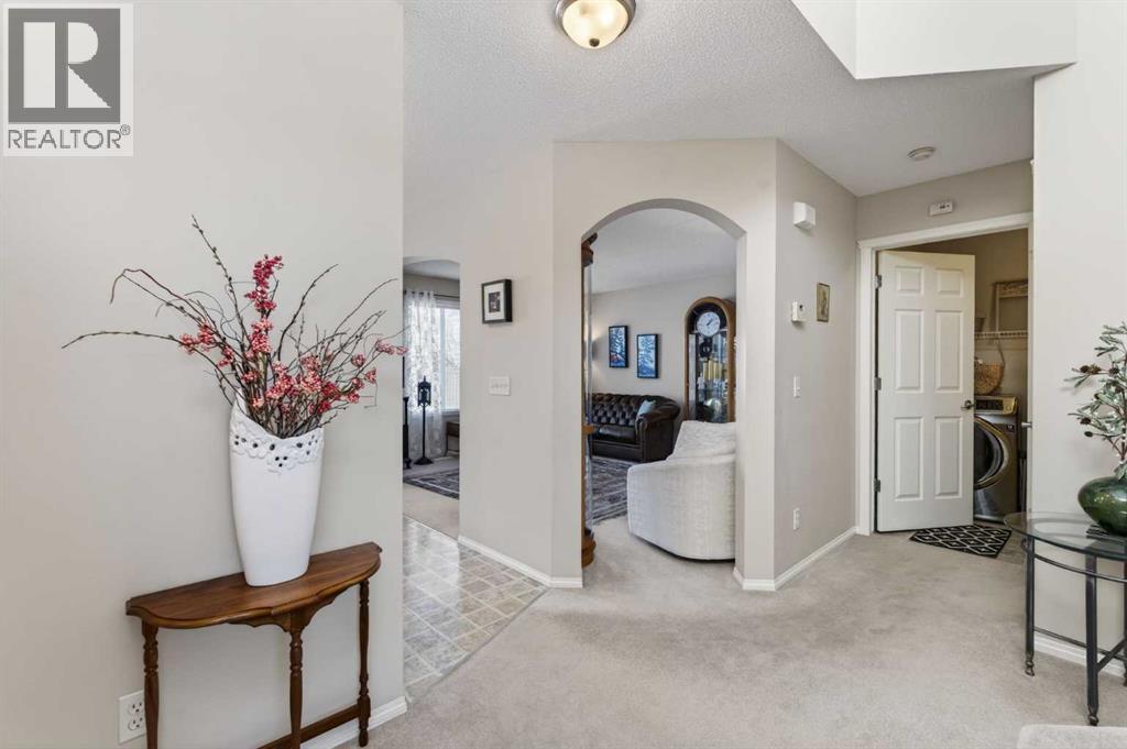 10 Cougar Ridge Bay Sw, Calgary, Alberta  T3H 4X6 - Photo 6 - A2288492